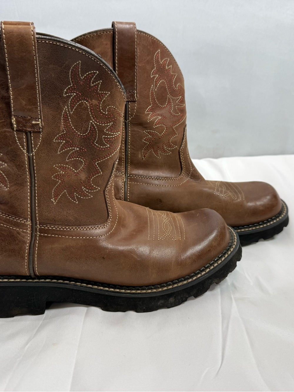 Ariat women's brown leather cowboy boots, size 7.5